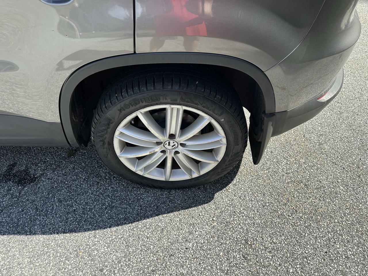Volkswagen Tiguan 4WD 4dr S 4Motion 2011