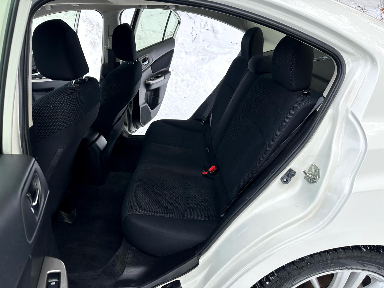 Subaru Impreza Sedan 4dr CVT 2.0i Premium 2015