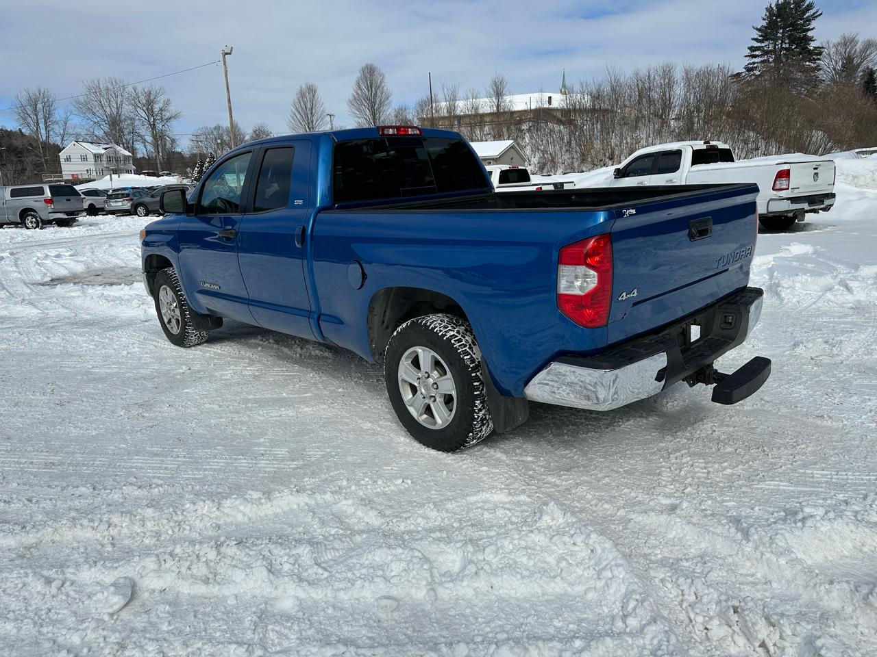 Toyota Tundra 4WD Truck Double Cab 4.6L V8 6-Spd AT SR5 (Natl) 2016