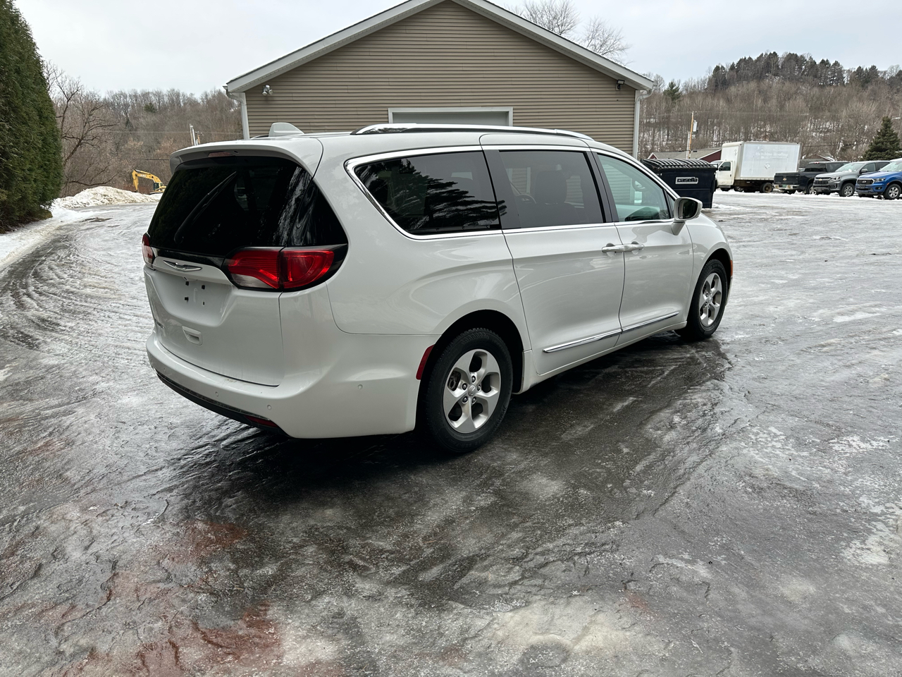 Chrysler Pacifica Touring-L Plus FWD 2017