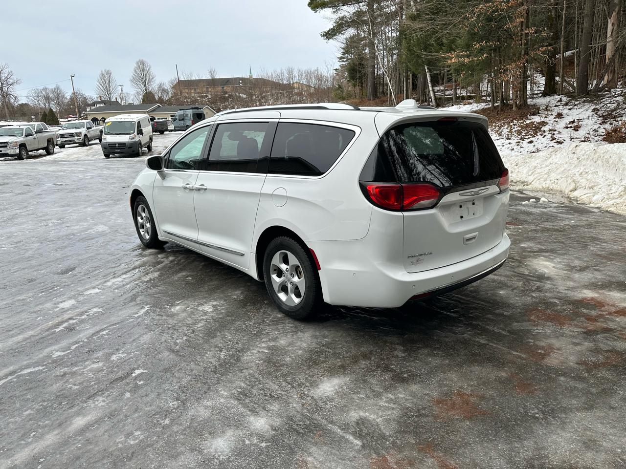 Chrysler Pacifica Touring-L Plus FWD 2017