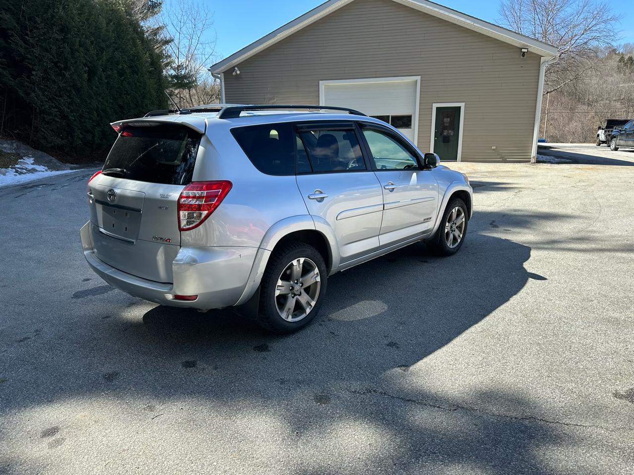 Toyota RAV4 4WD 4dr 4-cyl 4-Spd AT Sport (Natl) 2011