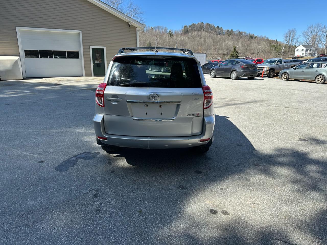 Toyota RAV4 4WD 4dr 4-cyl 4-Spd AT Sport (Natl) 2011