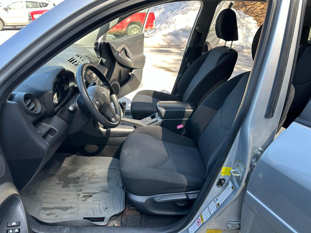 Toyota RAV4 4WD 4dr 4-cyl 4-Spd AT Sport (Natl) 2011