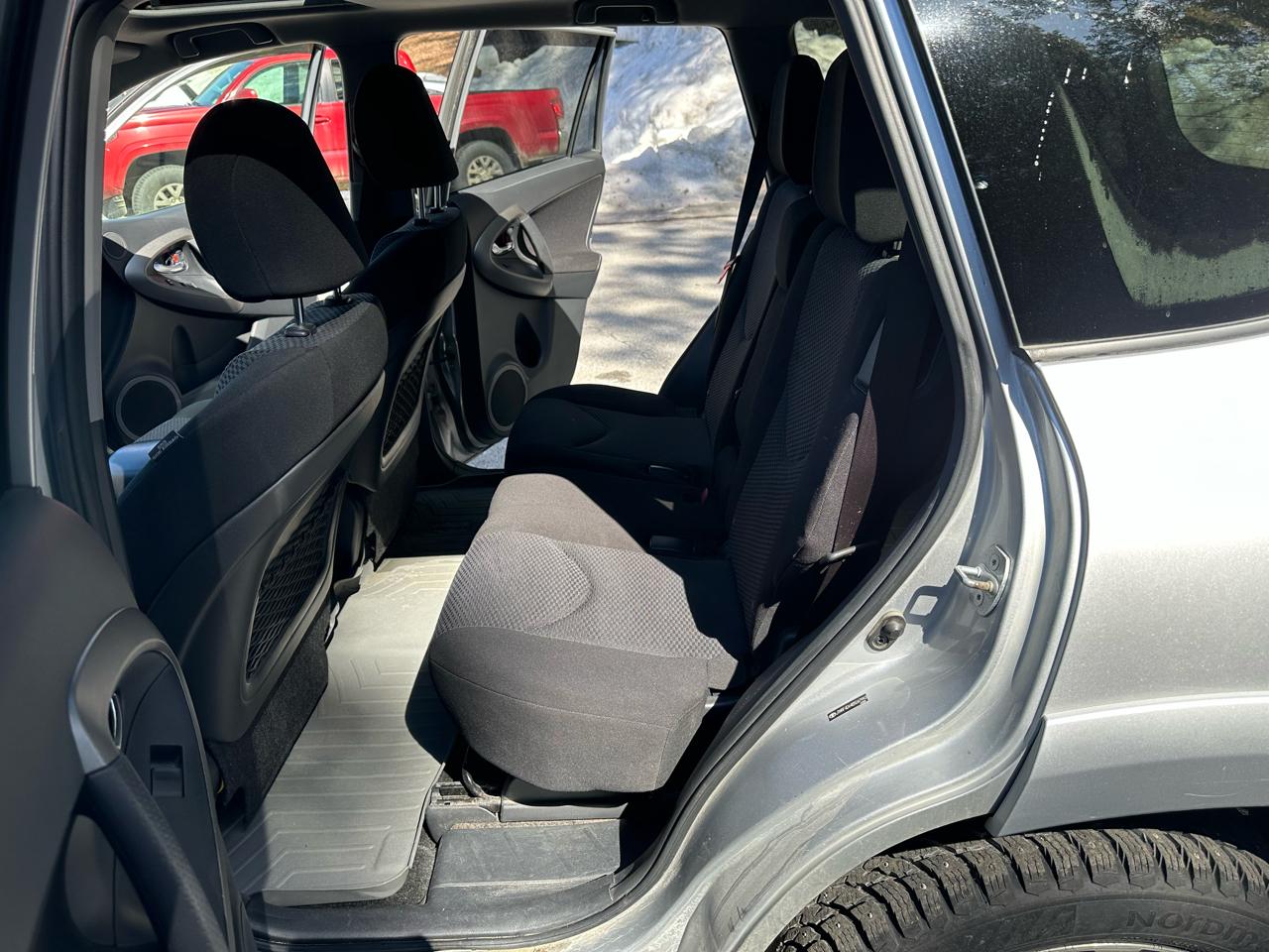 Toyota RAV4 4WD 4dr 4-cyl 4-Spd AT Sport (Natl) 2011