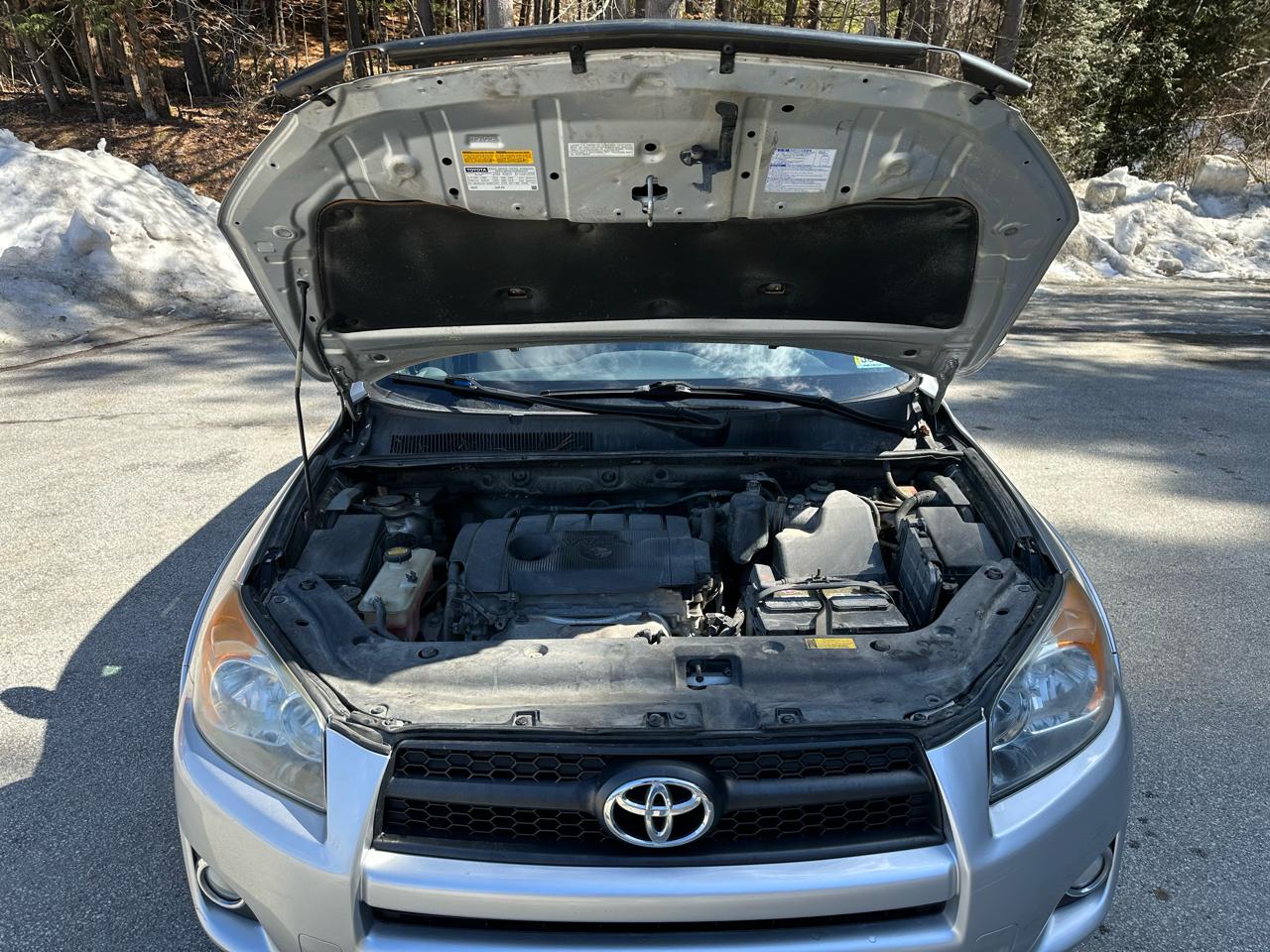 Toyota RAV4 4WD 4dr 4-cyl 4-Spd AT Sport (Natl) 2011