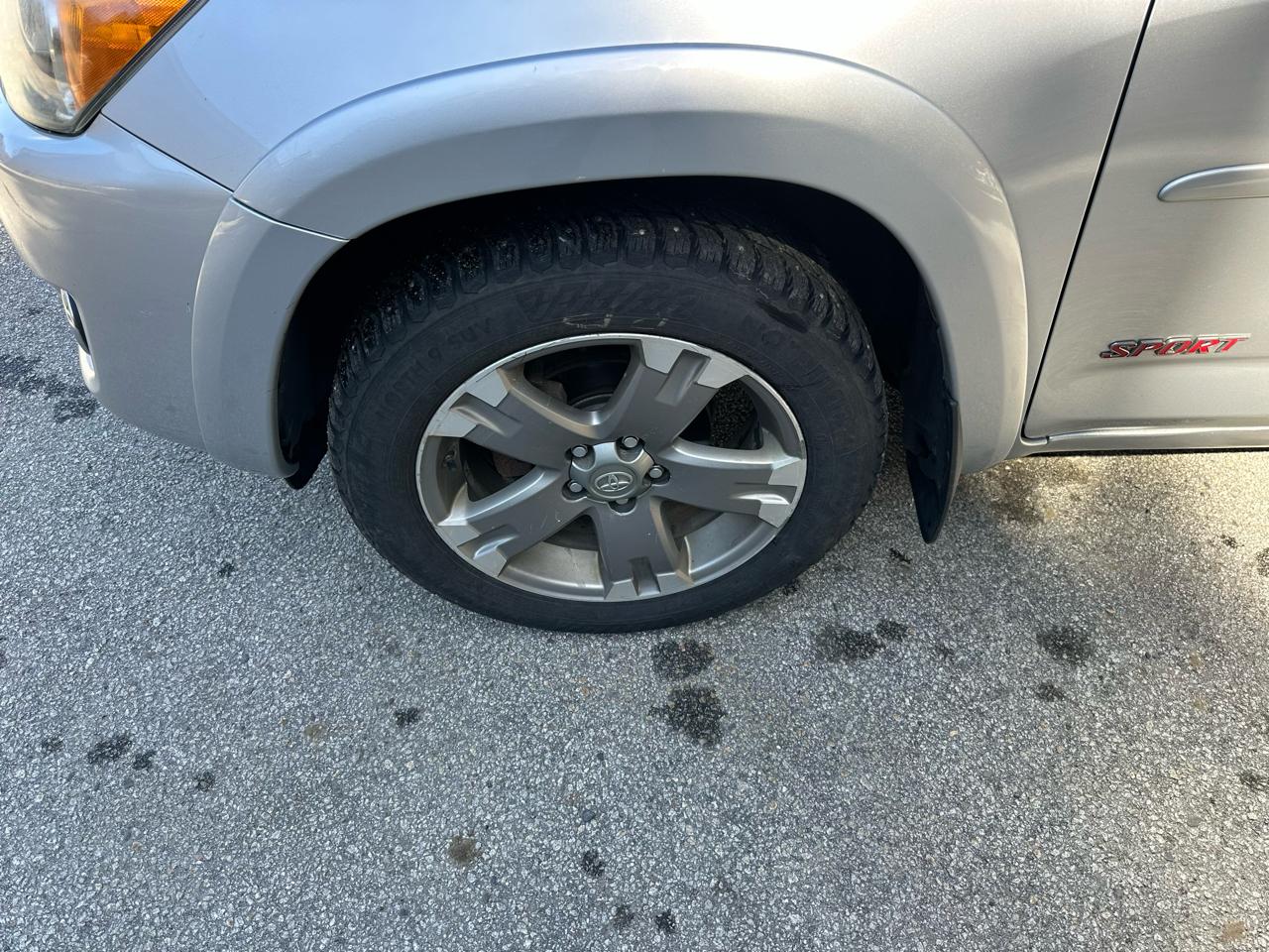 Toyota RAV4 4WD 4dr 4-cyl 4-Spd AT Sport (Natl) 2011