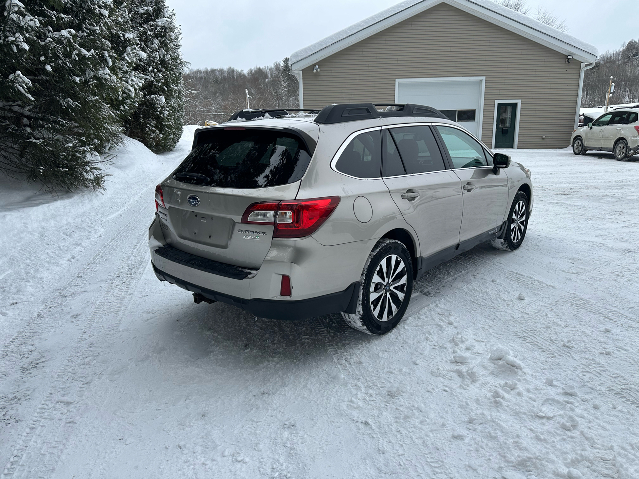 Subaru Outback 4dr Wgn 2.5i Limited PZEV 2015