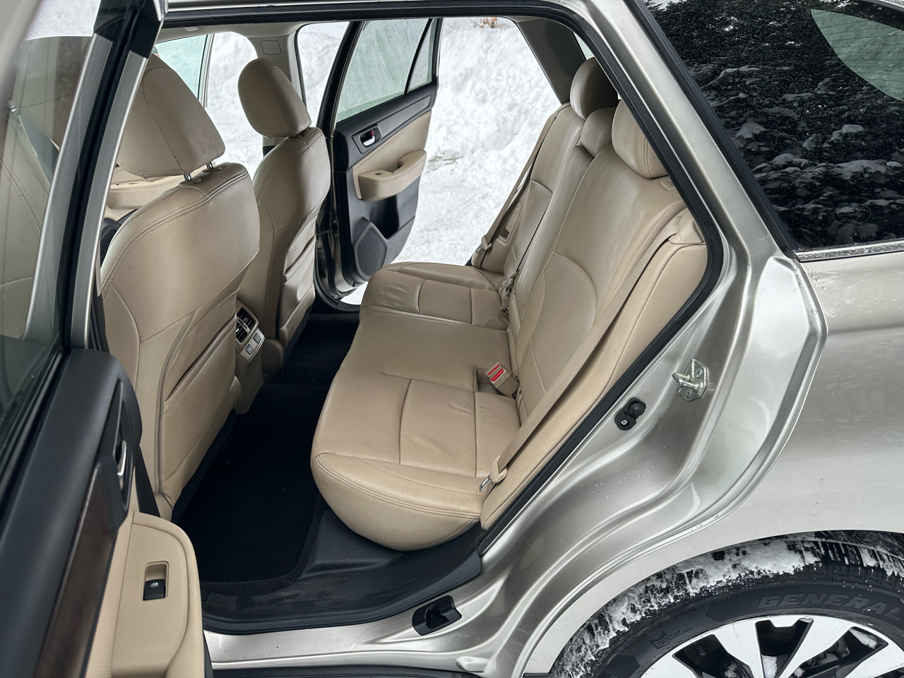 Subaru Outback 4dr Wgn 2.5i Limited PZEV 2015