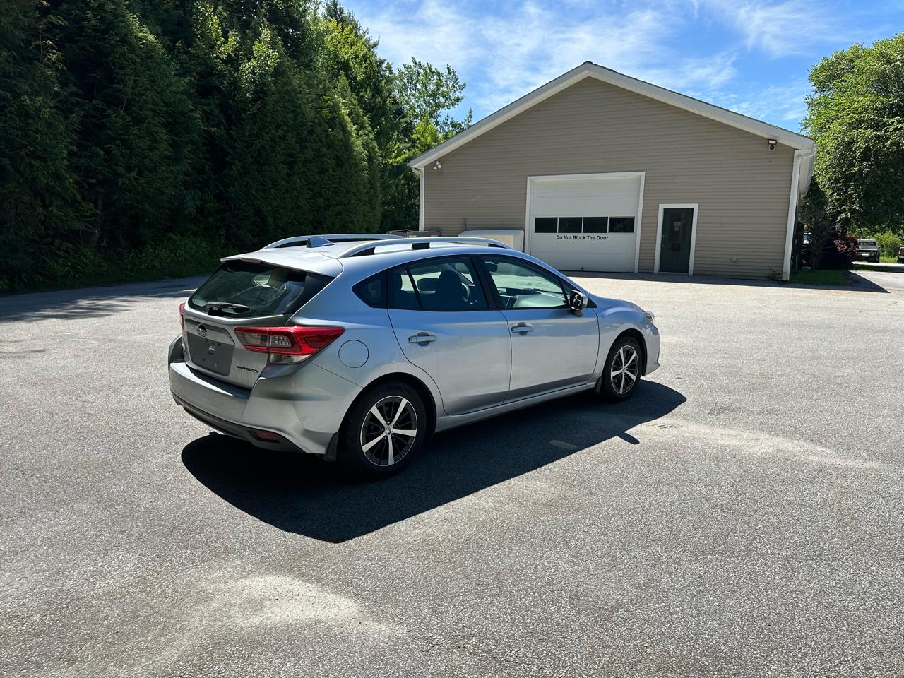 Subaru Impreza Premium 5-door CVT 2022