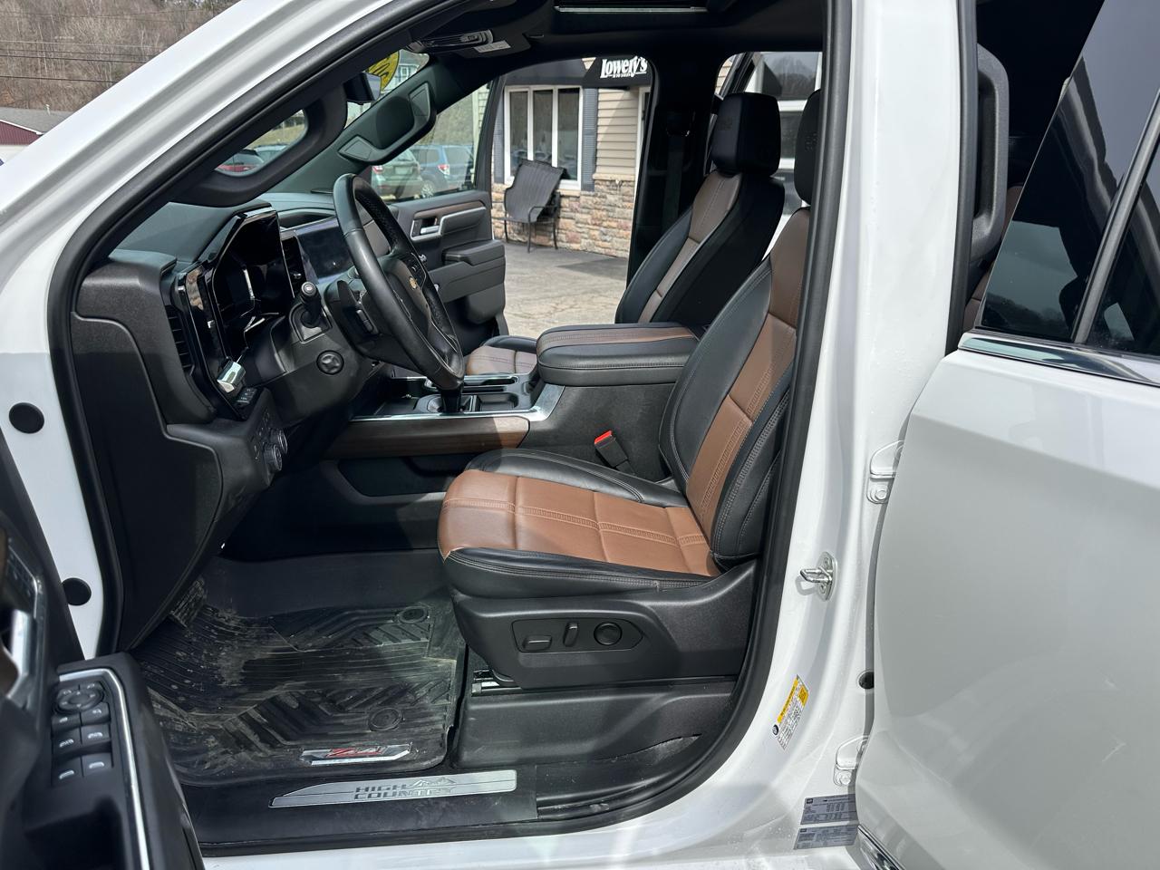 Chevrolet Silverado 1500 4WD Crew Cab 147" High Country 2024