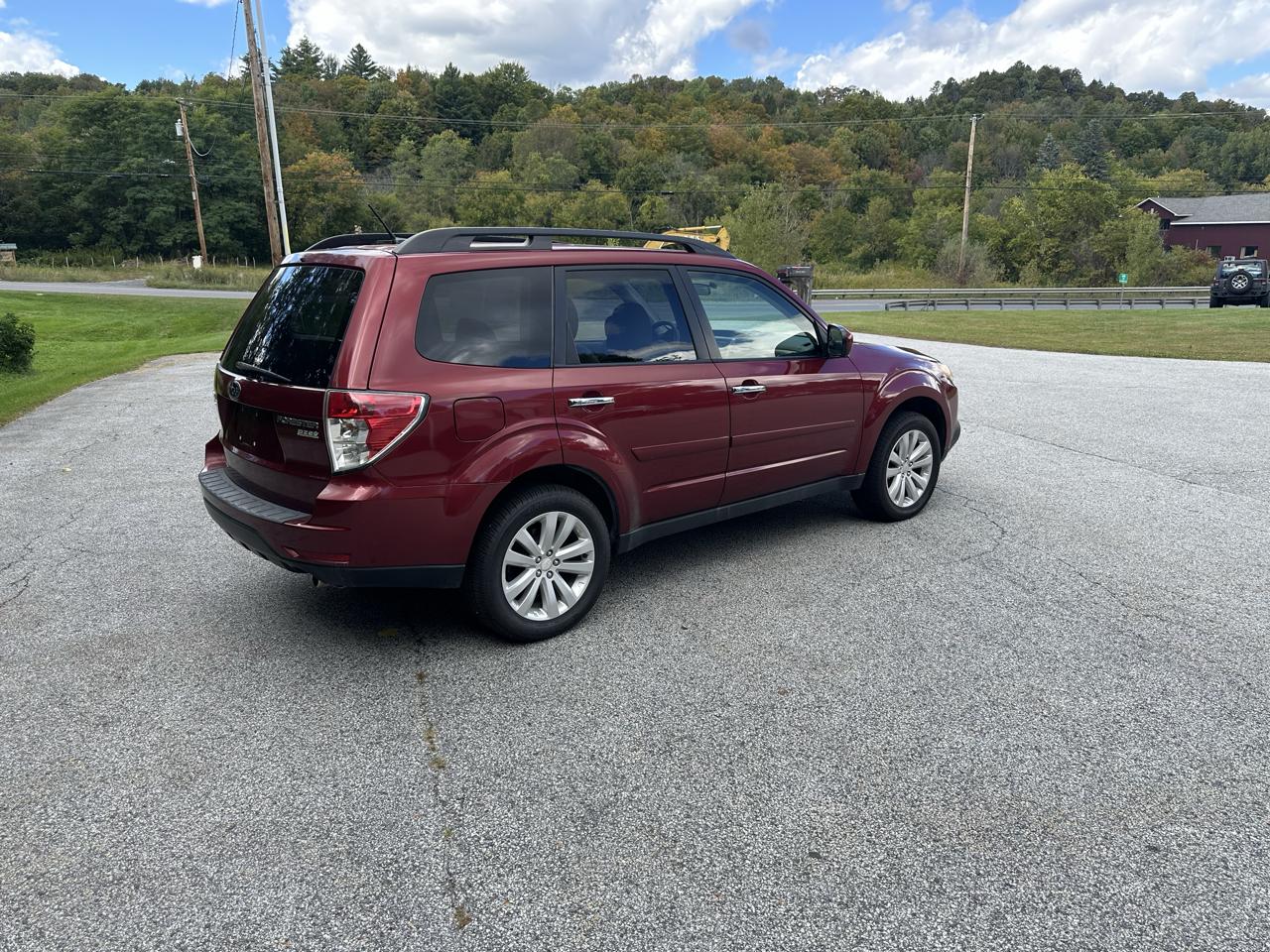 Subaru Forester 4dr Auto 2.5X Premium 2012