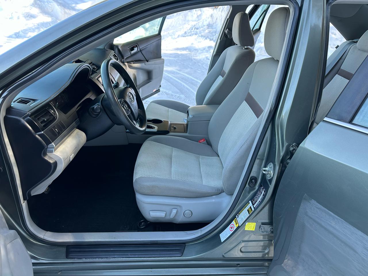 Toyota Camry 4dr Sdn I4 Auto XLE (Natl) 2013