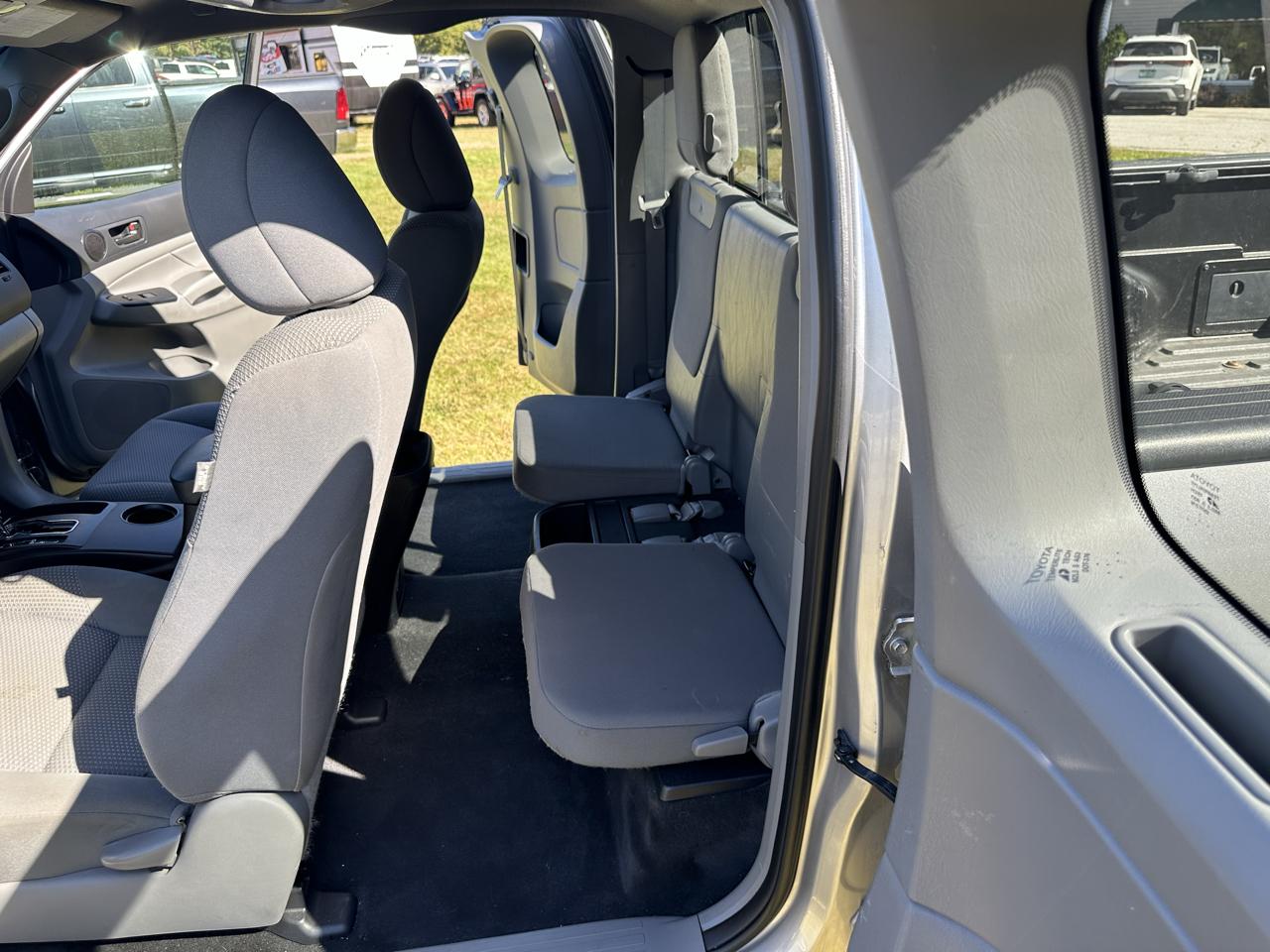 Toyota Tacoma 4WD Access Cab I4 AT (Natl) 2015