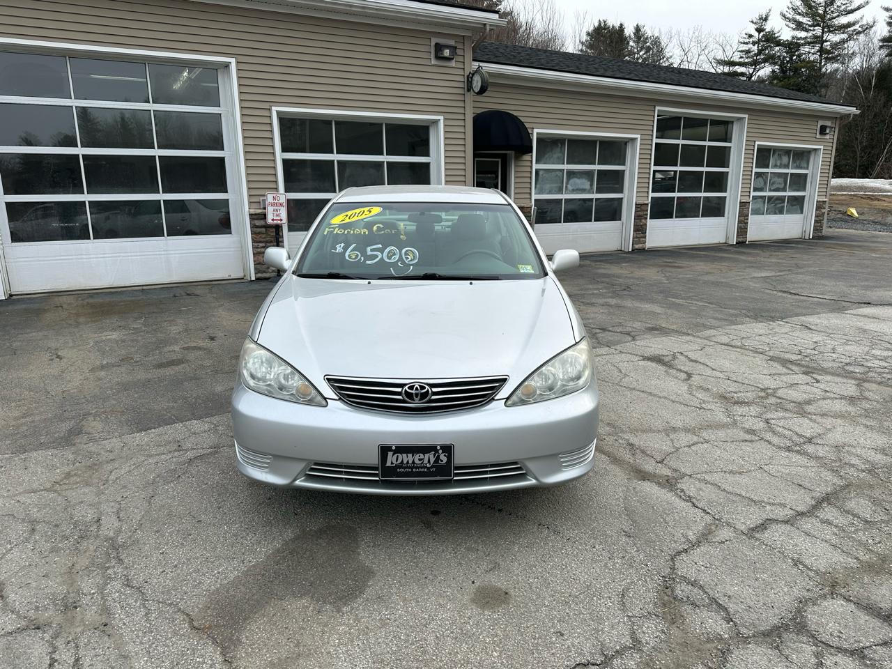 Toyota Camry 4dr Sdn XLE Auto (Natl) 2005