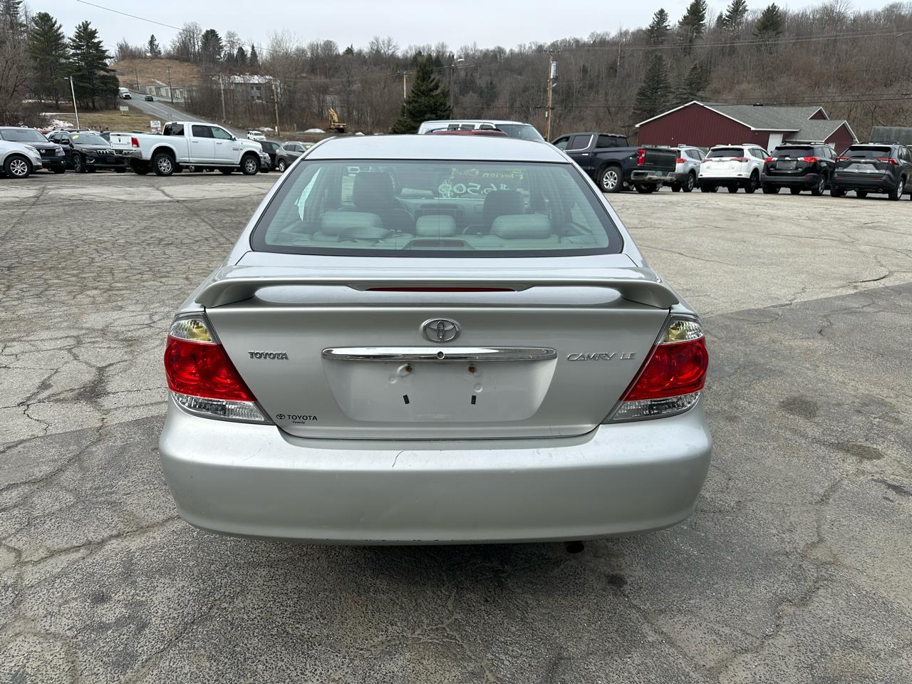 Toyota Camry 4dr Sdn XLE Auto (Natl) 2005