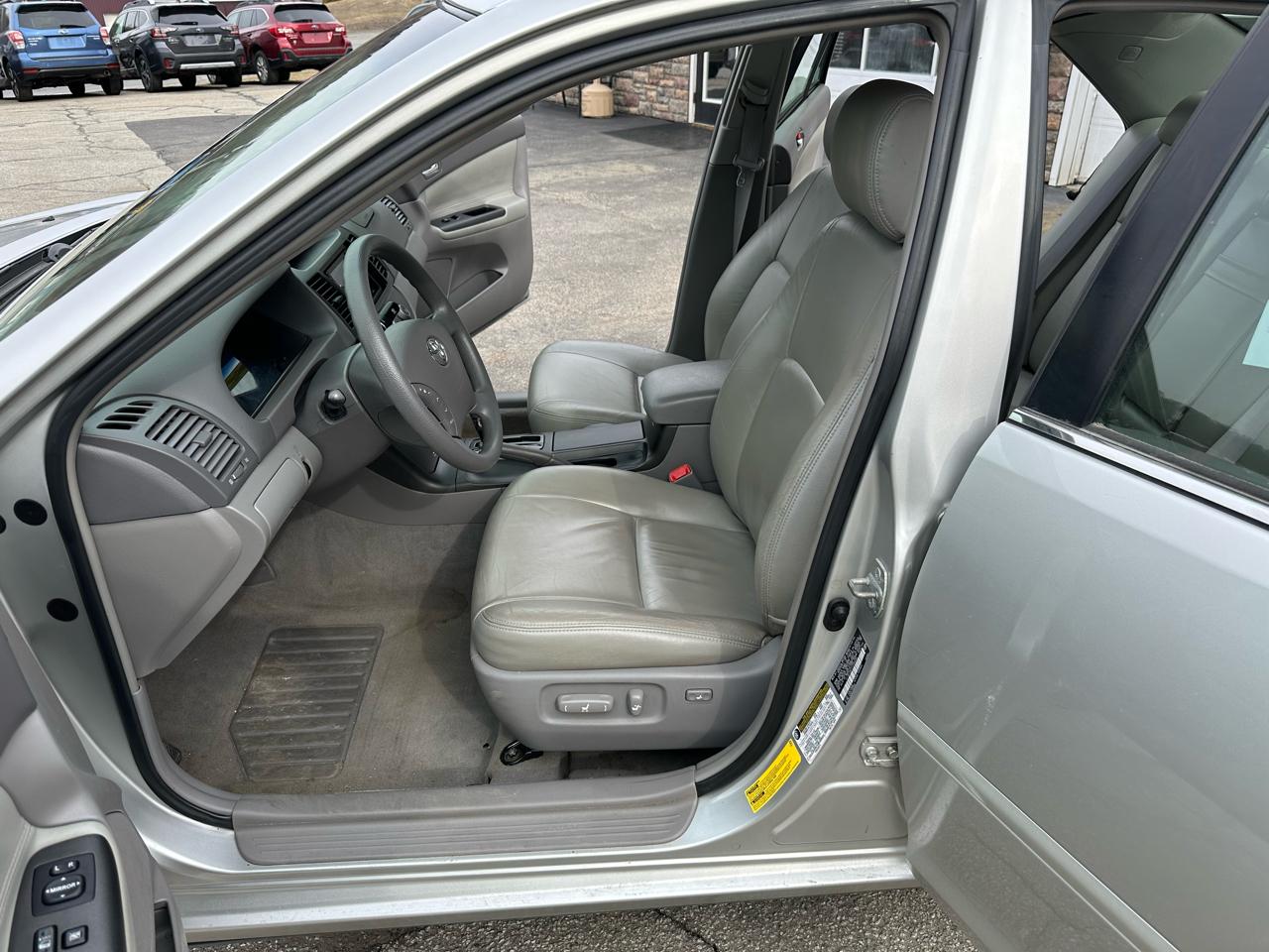 Toyota Camry 4dr Sdn XLE Auto (Natl) 2005