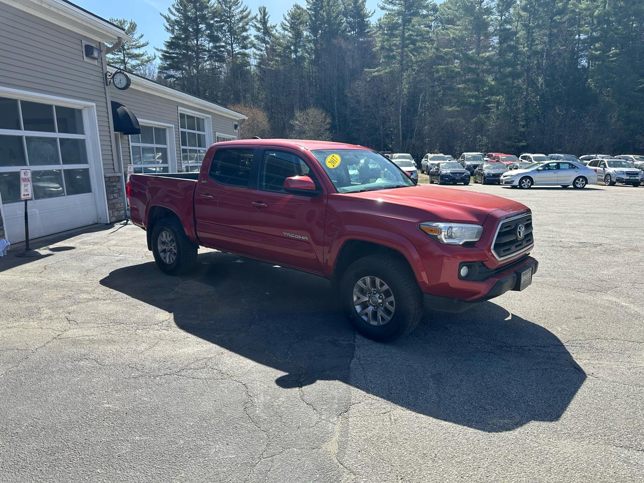 Toyota Tacoma 4WD Double Cab V6 AT SR5 (Natl) 2017