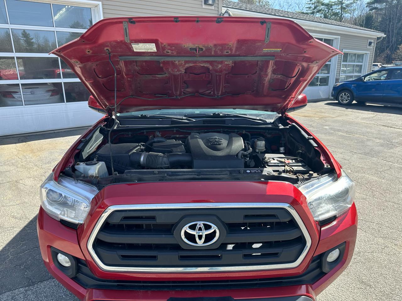 Toyota Tacoma 4WD Double Cab V6 AT SR5 (Natl) 2017