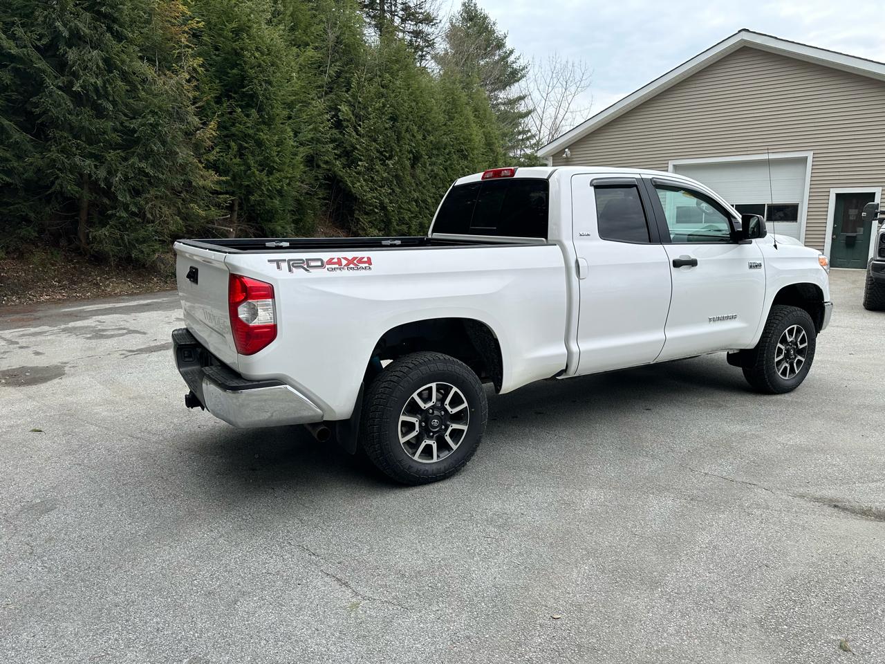 Toyota Tundra 4WD Truck Double Cab 5.7L V8 6-Spd AT SR5 (Natl) 2015