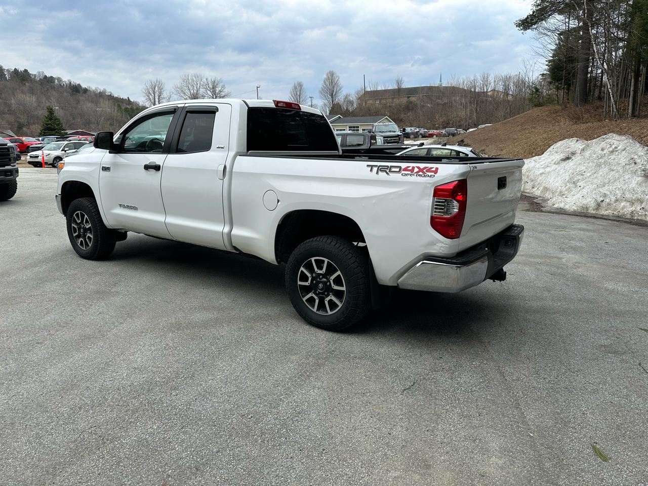 Toyota Tundra 4WD Truck Double Cab 5.7L V8 6-Spd AT SR5 (Natl) 2015