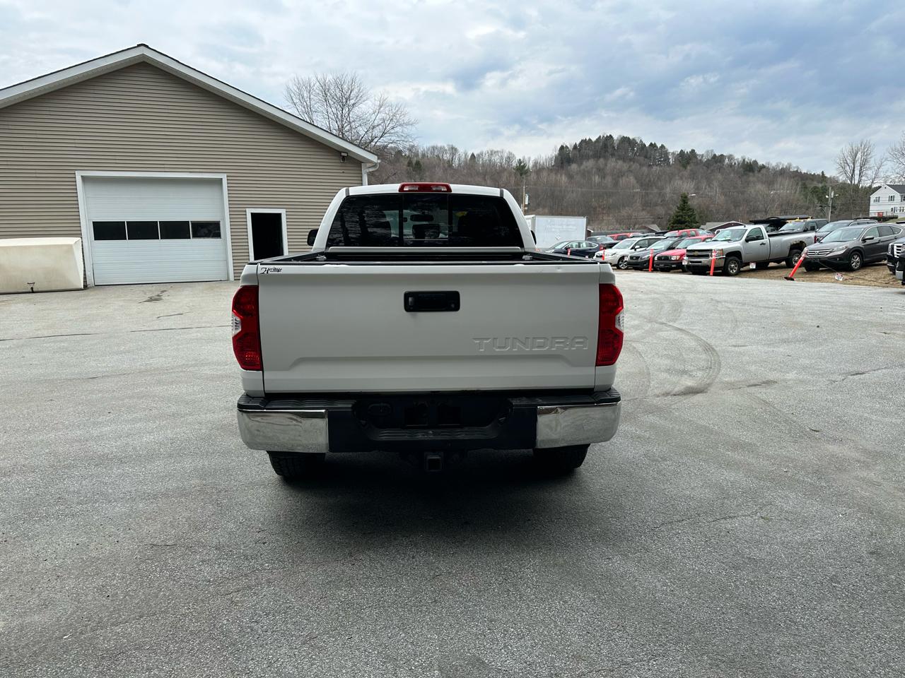 Toyota Tundra 4WD Truck Double Cab 5.7L V8 6-Spd AT SR5 (Natl) 2015