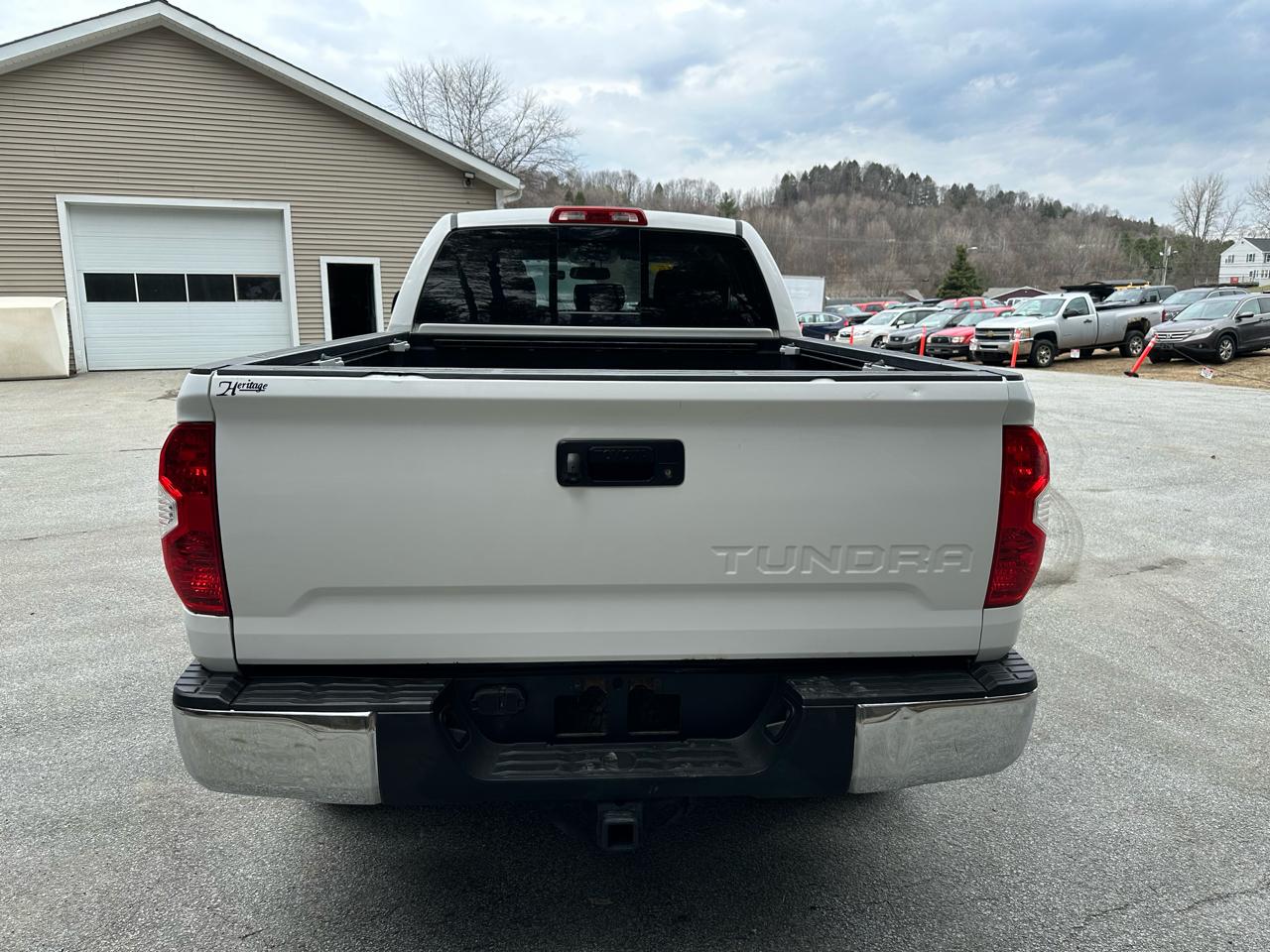 Toyota Tundra 4WD Truck Double Cab 5.7L V8 6-Spd AT SR5 (Natl) 2015