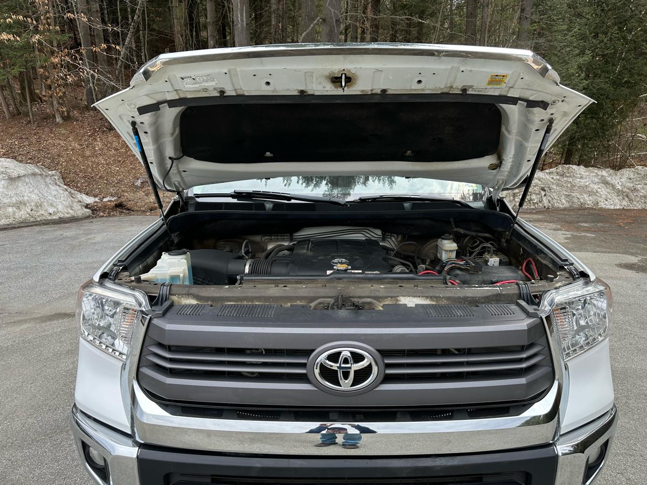 Toyota Tundra 4WD Truck Double Cab 5.7L V8 6-Spd AT SR5 (Natl) 2015