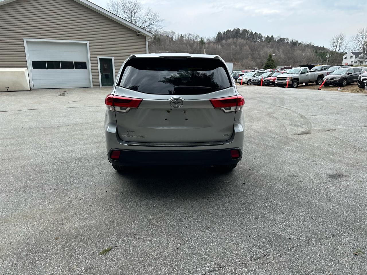 Toyota Highlander LE V6 AWD (Natl) 2018