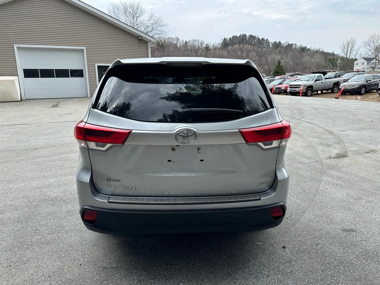 Toyota Highlander LE V6 AWD (Natl) 2018