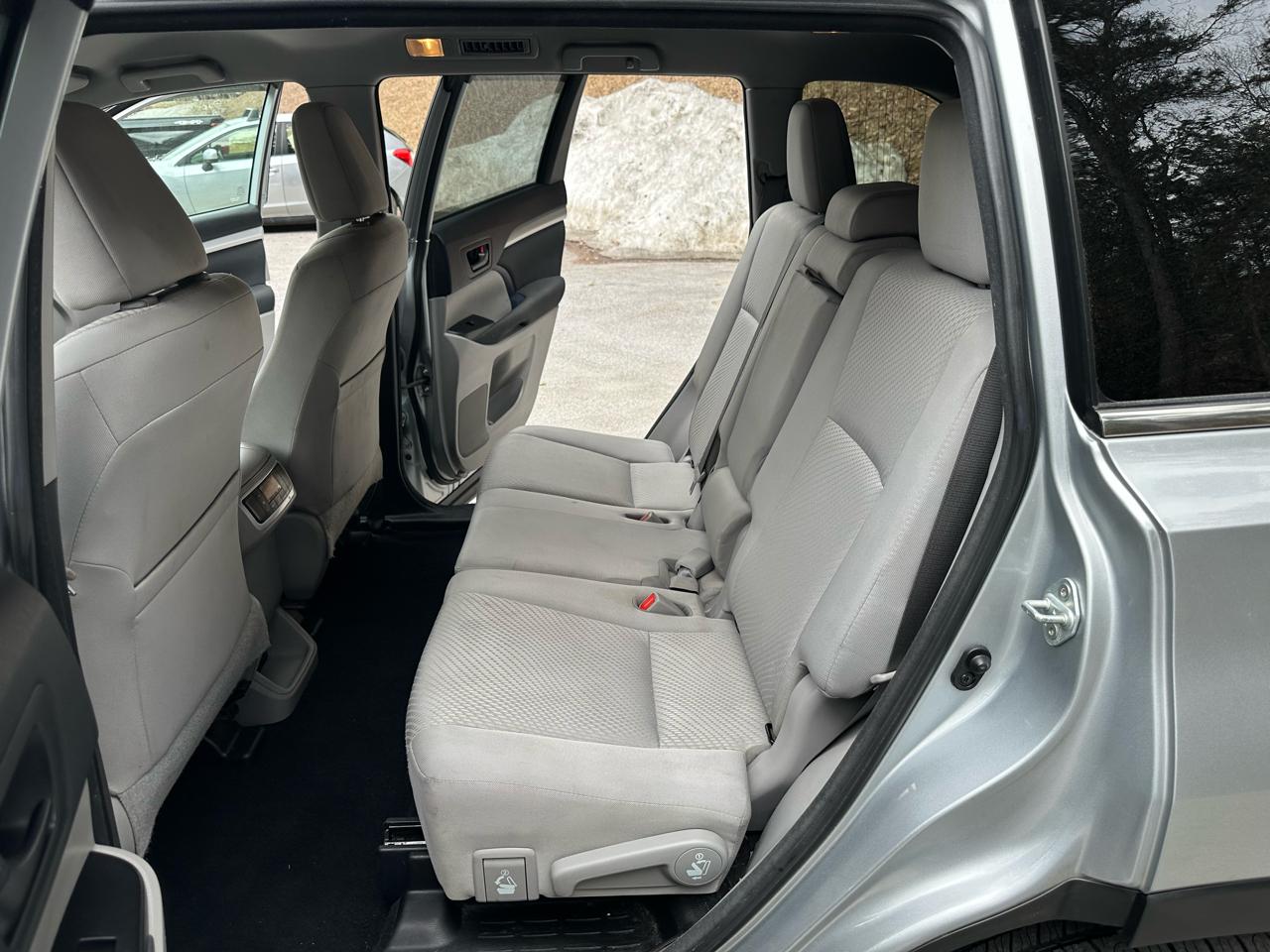 Toyota Highlander LE V6 AWD (Natl) 2018