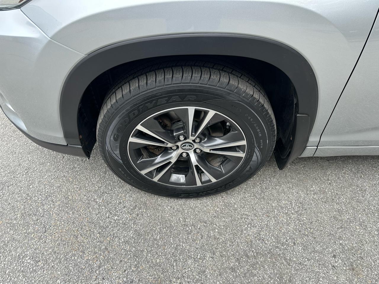 Toyota Highlander LE V6 AWD (Natl) 2018