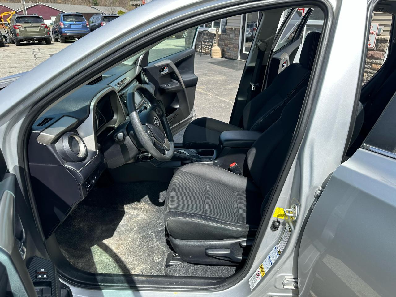 Toyota RAV4 AWD 4dr XLE (Natl) 2014