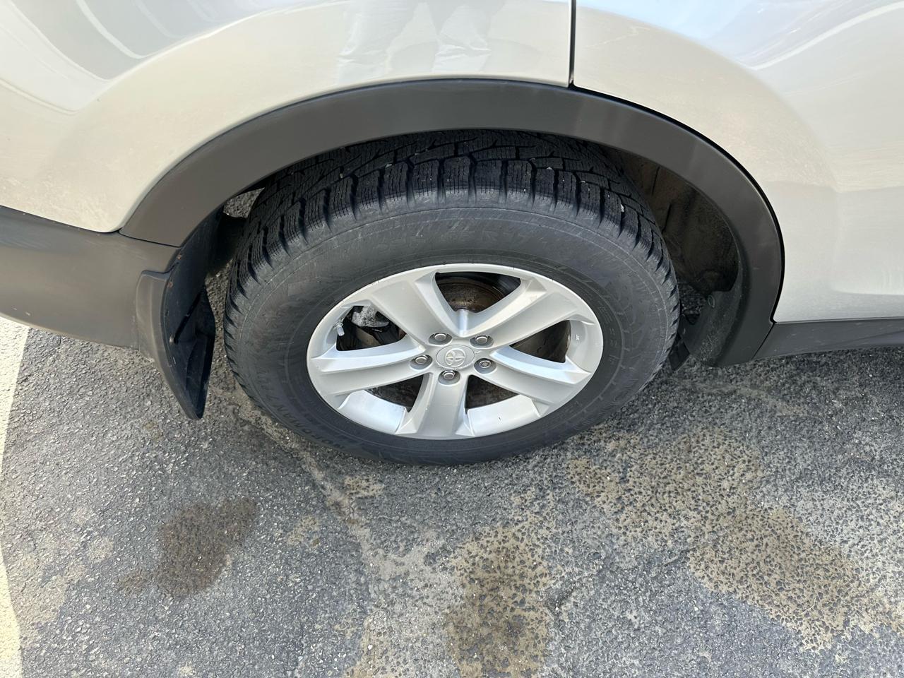 Toyota RAV4 AWD 4dr XLE (Natl) 2014