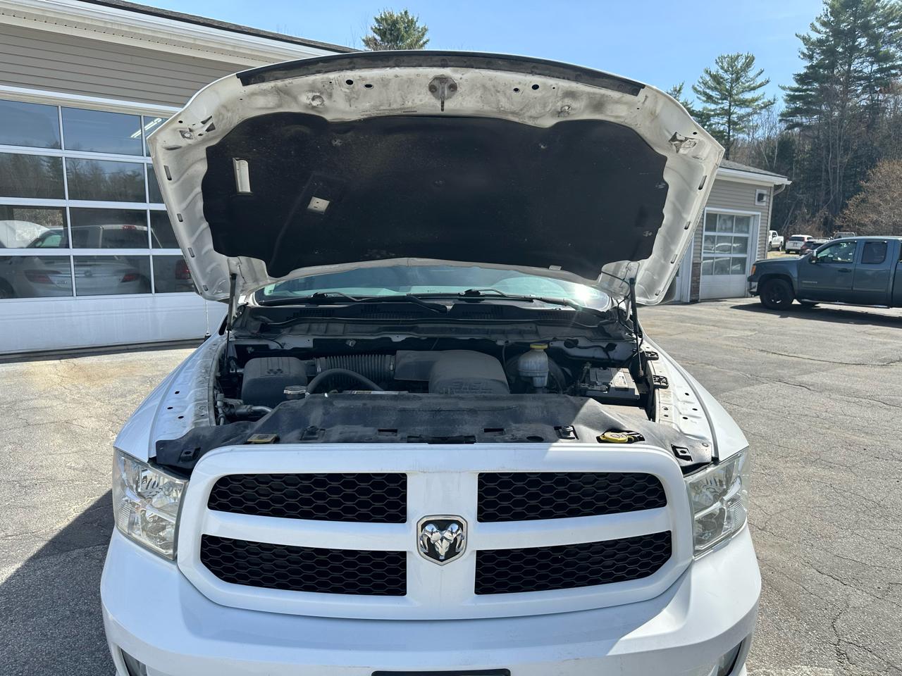 RAM 1500 Express 4x4 Quad Cab 6'4" Box 2018