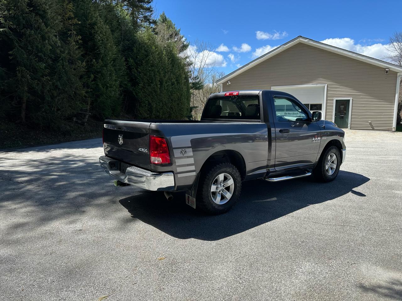 RAM 1500 4WD Reg Cab 120.5" Tradesman 2016