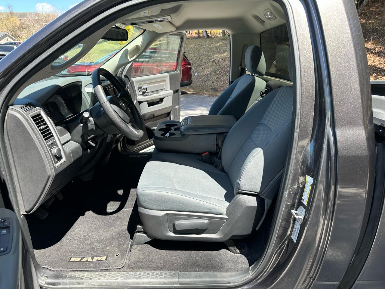 RAM 1500 4WD Reg Cab 120.5" Tradesman 2016