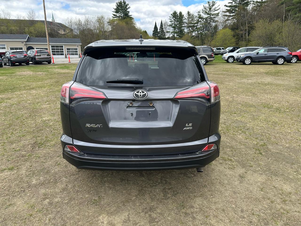 Toyota RAV4 LE AWD (Natl) 2018
