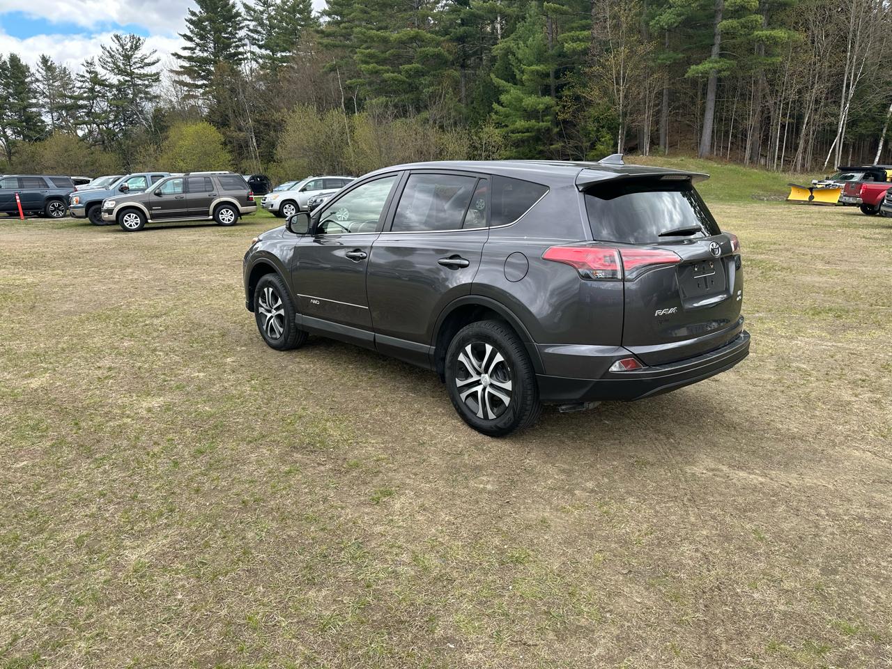 Toyota RAV4 LE AWD (Natl) 2018