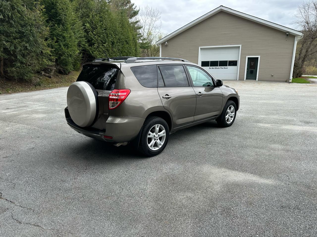 Toyota RAV4 4WD 4dr I4 (Natl) 2012