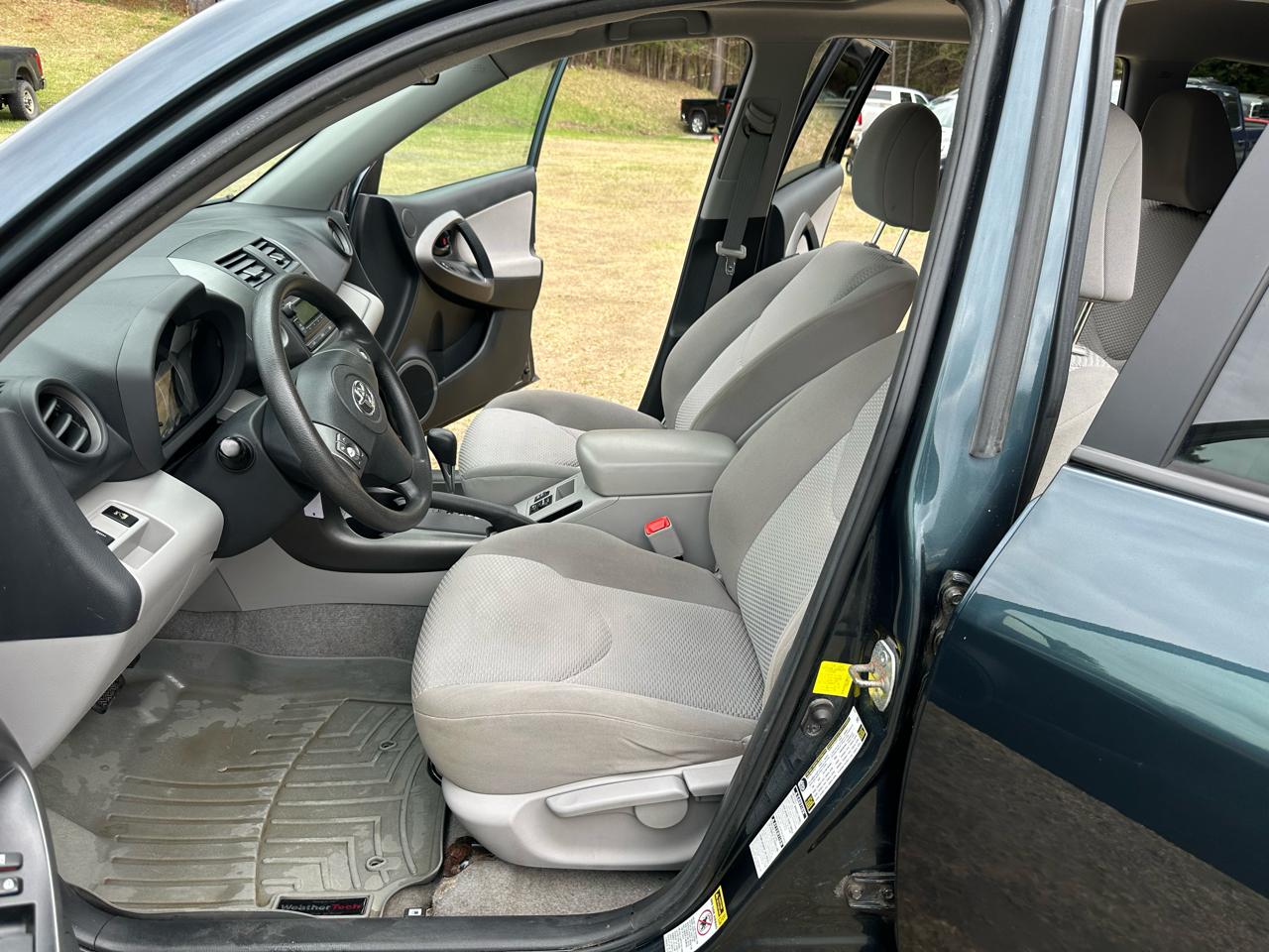Toyota RAV4 4WD 4dr V6 (Natl) 2012