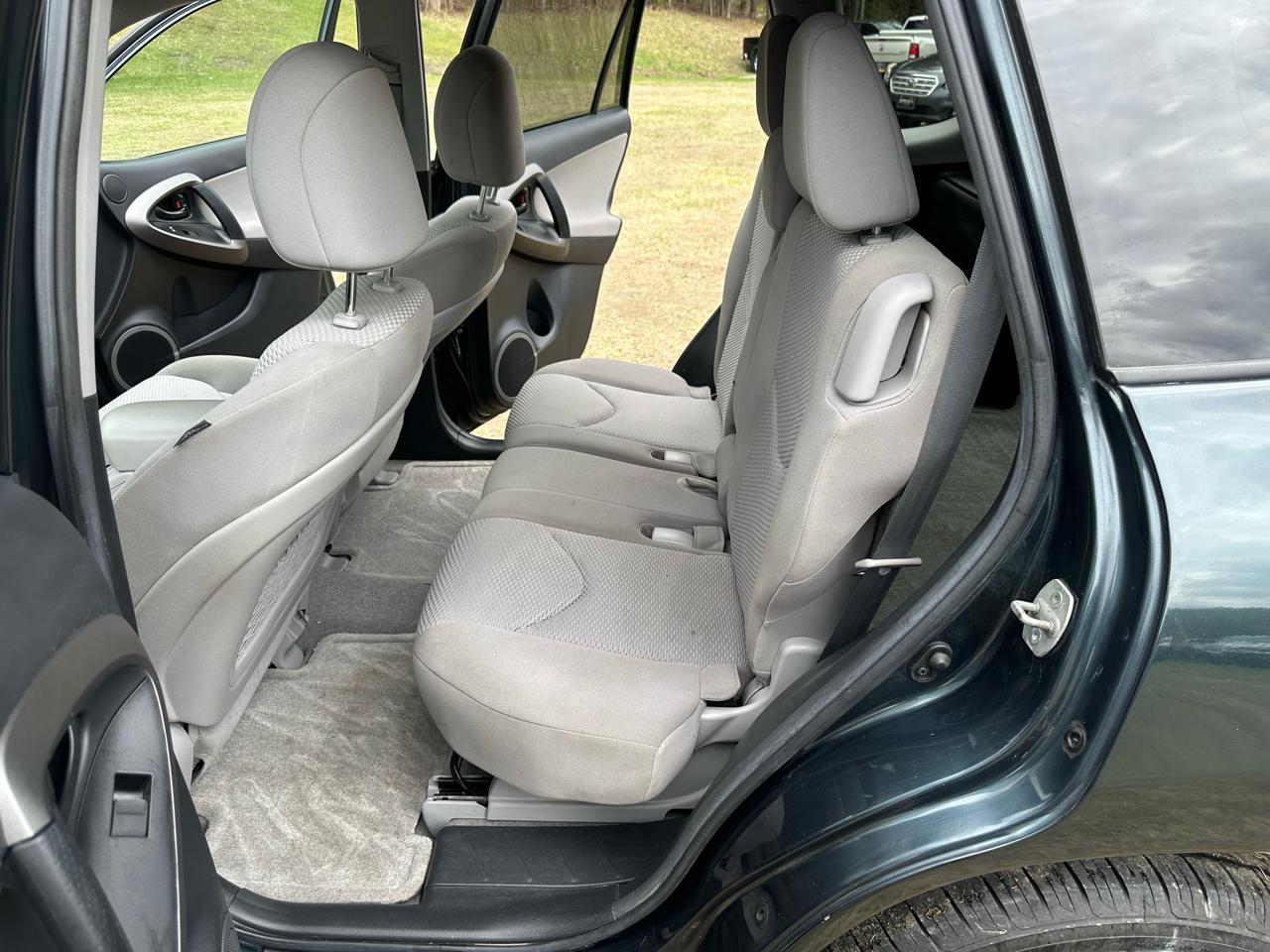 Toyota RAV4 4WD 4dr V6 (Natl) 2012