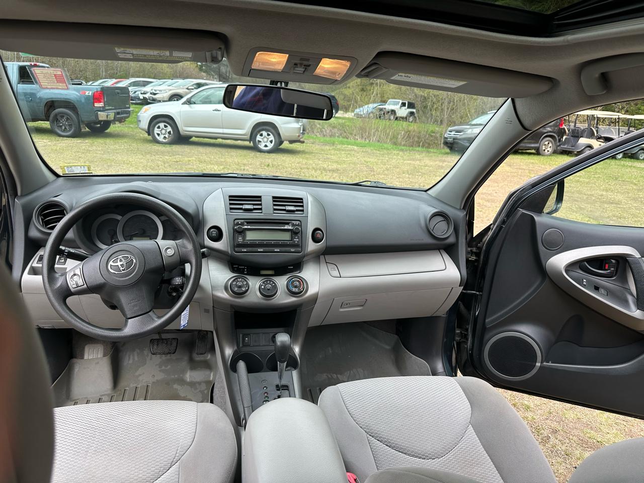 Toyota RAV4 4WD 4dr V6 (Natl) 2012