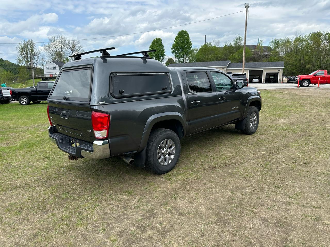 Toyota Tacoma 4WD Double Cab LB V6 AT SR5 (Natl) 2017