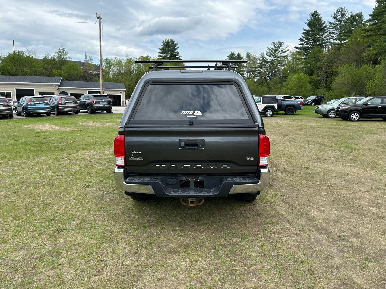 Toyota Tacoma 4WD Double Cab LB V6 AT SR5 (Natl) 2017