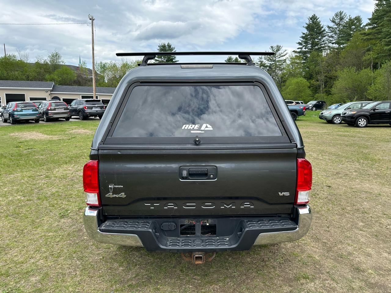 Toyota Tacoma 4WD Double Cab LB V6 AT SR5 (Natl) 2017