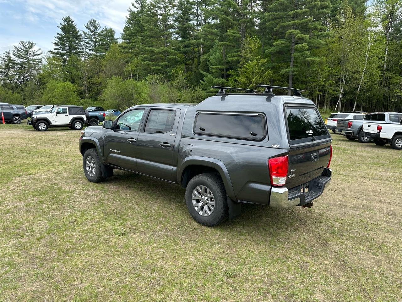 Toyota Tacoma 4WD Double Cab LB V6 AT SR5 (Natl) 2017