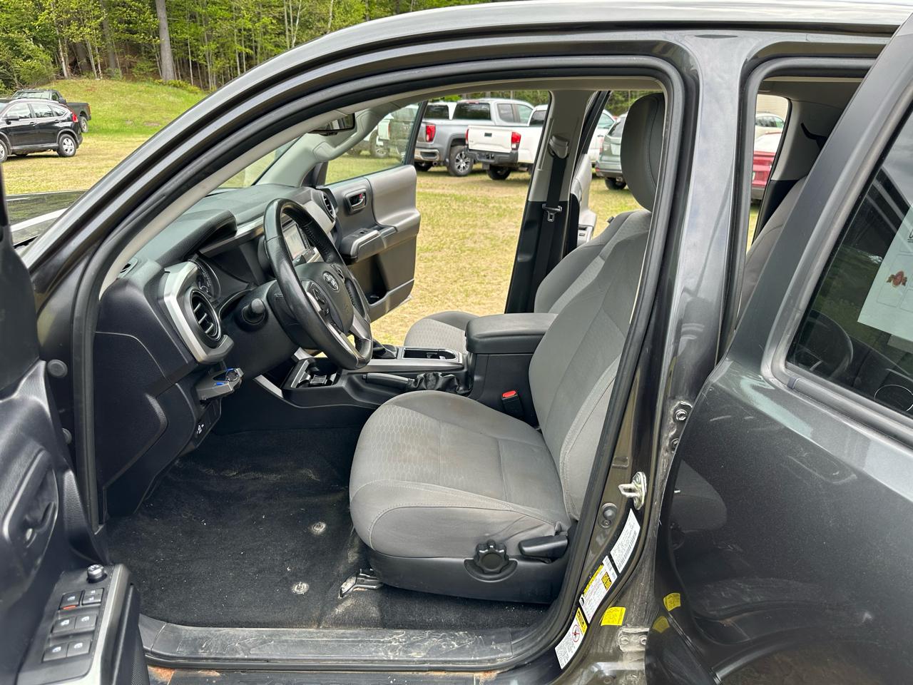 Toyota Tacoma 4WD Double Cab LB V6 AT SR5 (Natl) 2017