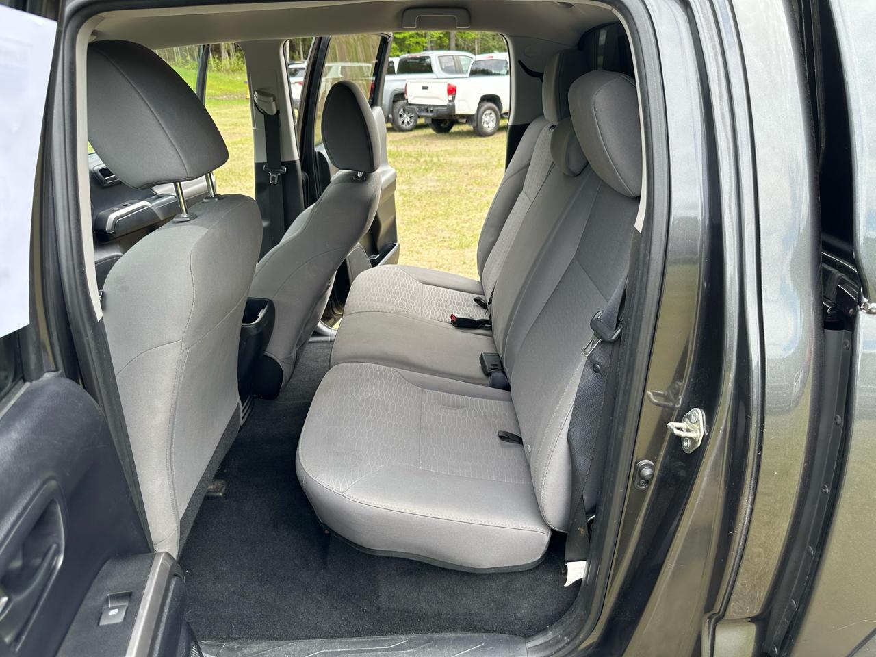 Toyota Tacoma 4WD Double Cab LB V6 AT SR5 (Natl) 2017