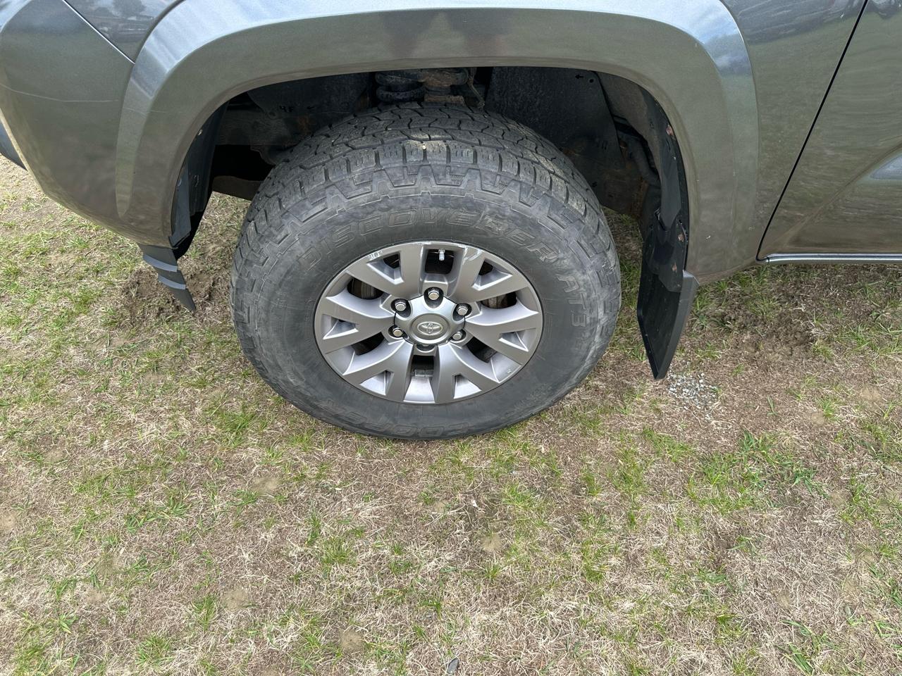 Toyota Tacoma 4WD Double Cab LB V6 AT SR5 (Natl) 2017